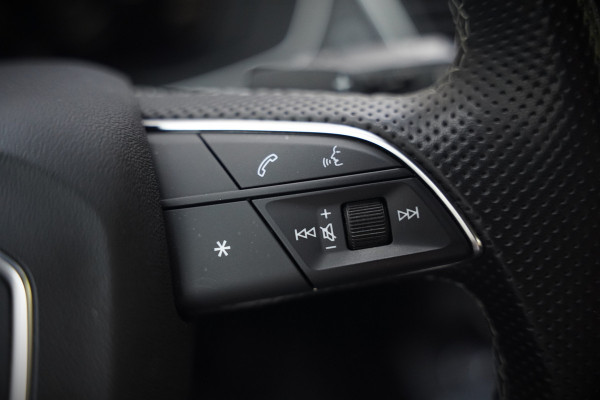 Audi Q5 50 TFSI e S edition S-Line | Panoramadak | Adaptive Cruise Control | Stoelverwarming | Ambiance Verlichting | Camera | Navigatie | Apple Carplay | Keyless | Trekhaak | SOH 92%