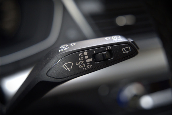 Audi Q5 50 TFSI e S edition S-Line | Panoramadak | Adaptive Cruise Control | Stoelverwarming | Ambiance Verlichting | Camera | Navigatie | Apple Carplay | Keyless | Trekhaak | SOH 92%