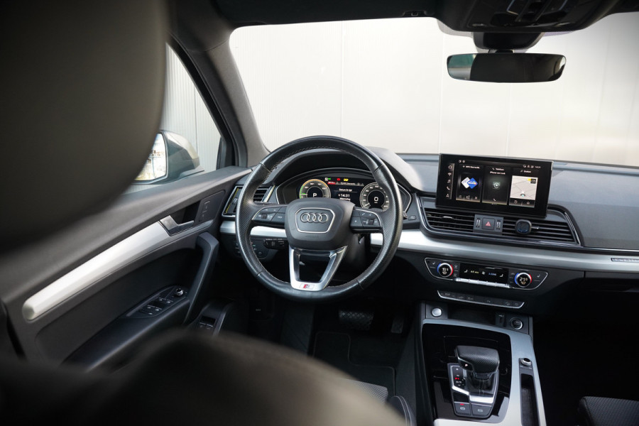 Audi Q5 50 TFSI e S edition S-Line | Panoramadak | Adaptive Cruise Control | Stoelverwarming | Ambiance Verlichting | Camera | Navigatie | Apple Carplay | Keyless | Trekhaak | SOH 92%
