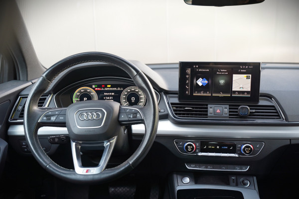 Audi Q5 50 TFSI e S edition S-Line | Panoramadak | Adaptive Cruise Control | Stoelverwarming | Ambiance Verlichting | Camera | Navigatie | Apple Carplay | Keyless | Trekhaak | SOH 92%