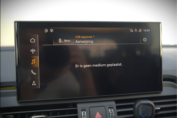 Audi Q5 50 TFSI e S edition S-Line | Panoramadak | Adaptive Cruise Control | Stoelverwarming | Ambiance Verlichting | Camera | Navigatie | Apple Carplay | Keyless | Trekhaak | SOH 92%