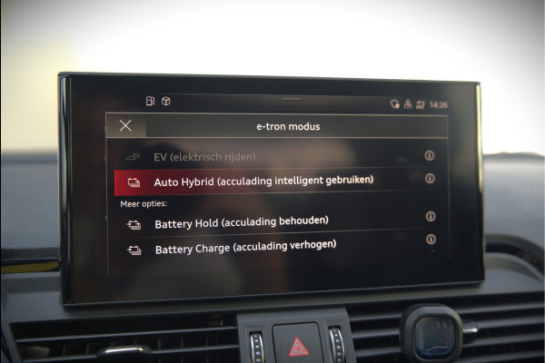 Audi Q5 50 TFSI e S edition S-Line | Panoramadak | Adaptive Cruise Control | Stoelverwarming | Ambiance Verlichting | Camera | Navigatie | Apple Carplay | Keyless | Trekhaak | SOH 92%