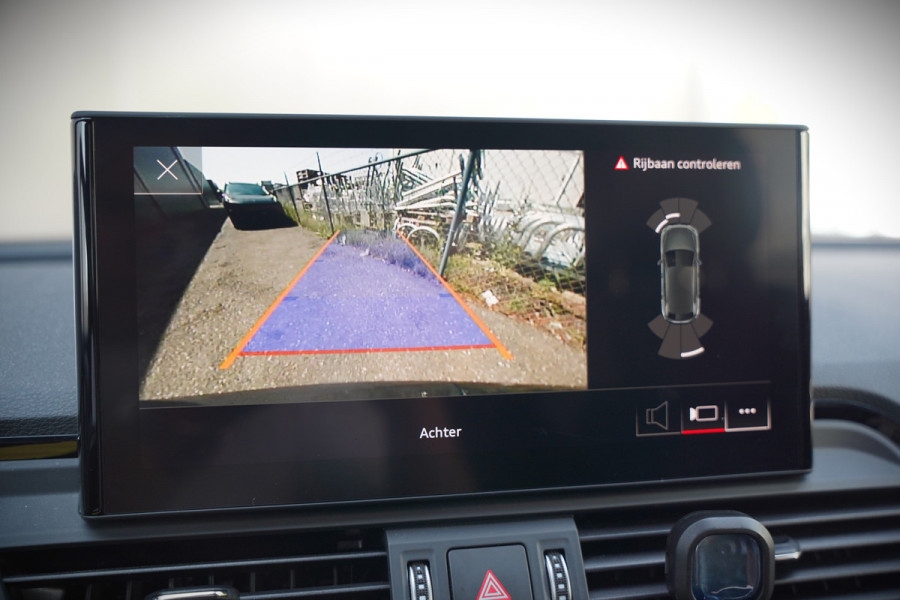 Audi Q5 50 TFSI e S edition S-Line | Panoramadak | Adaptive Cruise Control | Stoelverwarming | Ambiance Verlichting | Camera | Navigatie | Apple Carplay | Keyless | Trekhaak | SOH 92%