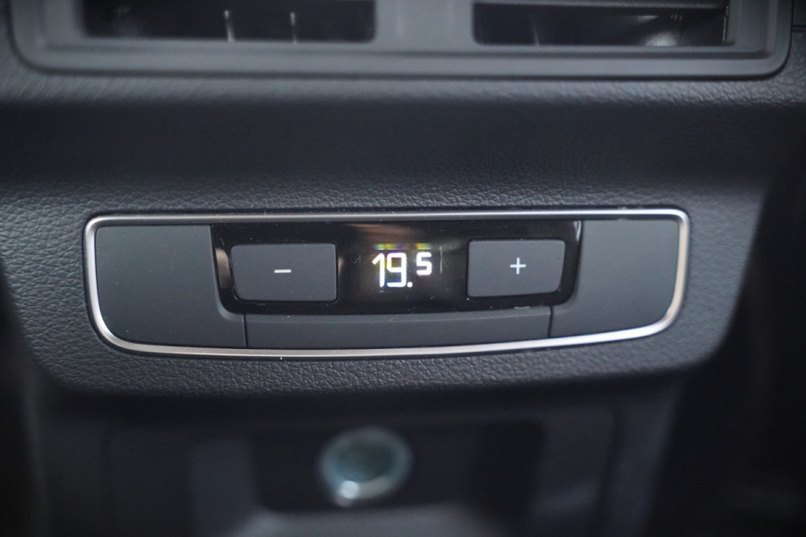 Audi Q5 50 TFSI e S edition S-Line | Panoramadak | Adaptive Cruise Control | Stoelverwarming | Ambiance Verlichting | Camera | Navigatie | Apple Carplay | Keyless | Trekhaak | SOH 92%