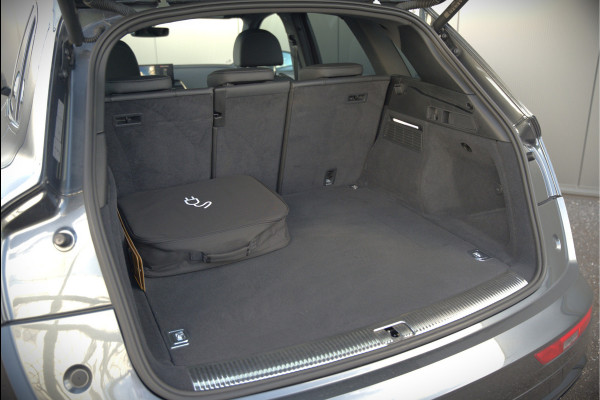 Audi Q5 50 TFSI e S edition S-Line | Panoramadak | Adaptive Cruise Control | Stoelverwarming | Ambiance Verlichting | Camera | Navigatie | Apple Carplay | Keyless | Trekhaak | SOH 92%