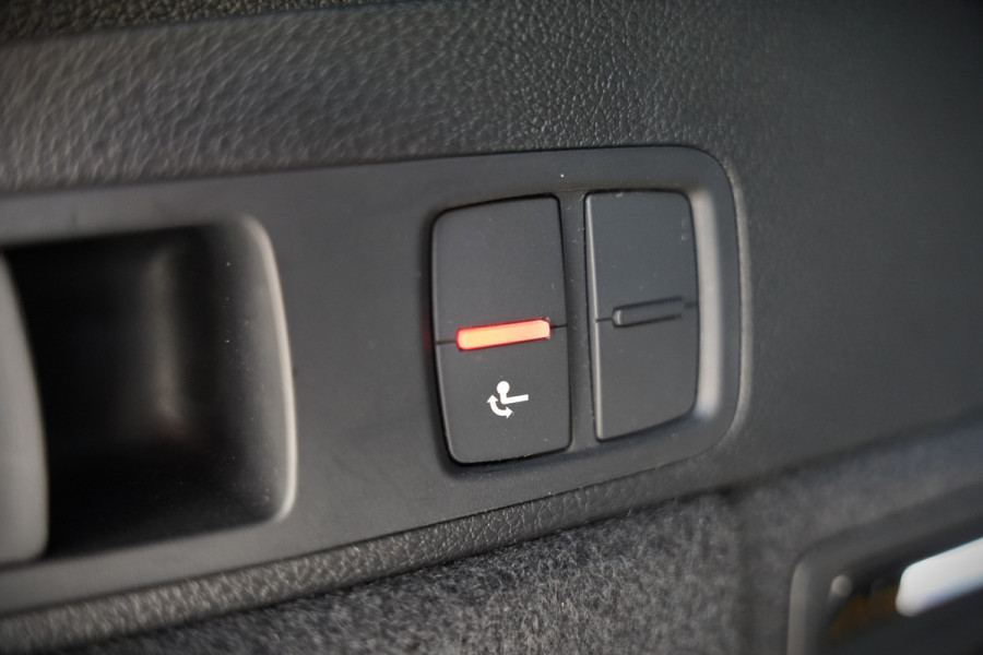 Audi Q5 50 TFSI e S edition S-Line | Panoramadak | Adaptive Cruise Control | Stoelverwarming | Ambiance Verlichting | Camera | Navigatie | Apple Carplay | Keyless | Trekhaak | SOH 92%