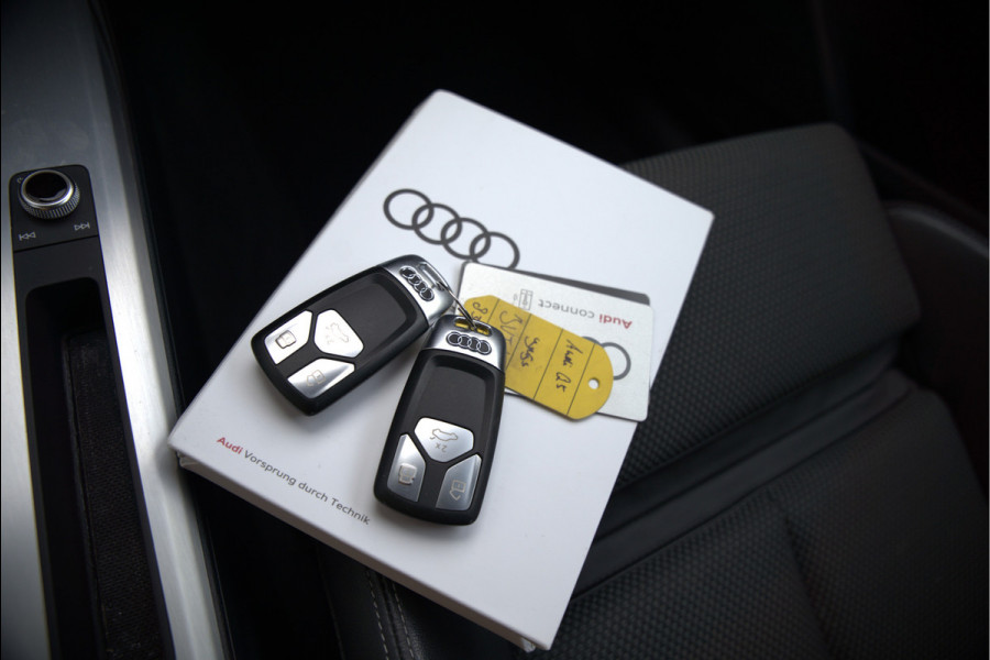 Audi Q5 50 TFSI e S edition S-Line | Panoramadak | Adaptive Cruise Control | Stoelverwarming | Ambiance Verlichting | Camera | Navigatie | Apple Carplay | Keyless | Trekhaak | SOH 92%