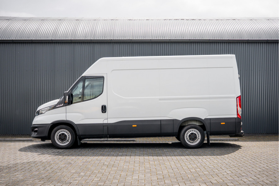 Iveco Daily 35S18 175 PK 3.0 Liter! | Automaat | 3.500 KG trekgewicht | Camera | Cruise | Airco | Trekhaak | 3-Zits
