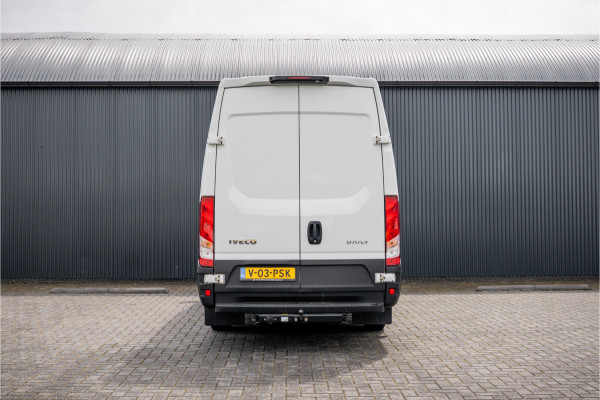 Iveco Daily 35S18 175 PK 3.0 Liter! | Automaat | 3.500 KG trekgewicht | Camera | Cruise | Airco | Trekhaak | 3-Zits