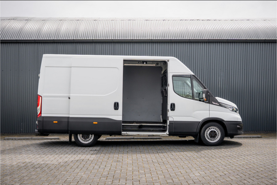 Iveco Daily 35S18 175 PK 3.0 Liter! | Automaat | 3.500 KG trekgewicht | Camera | Cruise | Airco | Trekhaak | 3-Zits