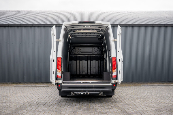 Iveco Daily 35S18 175 PK 3.0 Liter! | Automaat | 3.500 KG trekgewicht | Camera | Cruise | Airco | Trekhaak | 3-Zits