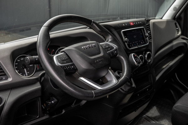 Iveco Daily 35S18 175 PK 3.0 Liter! | Automaat | 3.500 KG trekgewicht | Camera | Cruise | Airco | Trekhaak | 3-Zits
