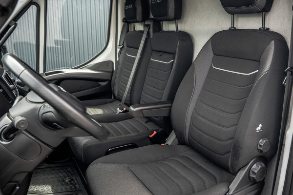 Iveco Daily 35S18 175 PK 3.0 Liter! | Automaat | 3.500 KG trekgewicht | Camera | Cruise | Airco | Trekhaak | 3-Zits
