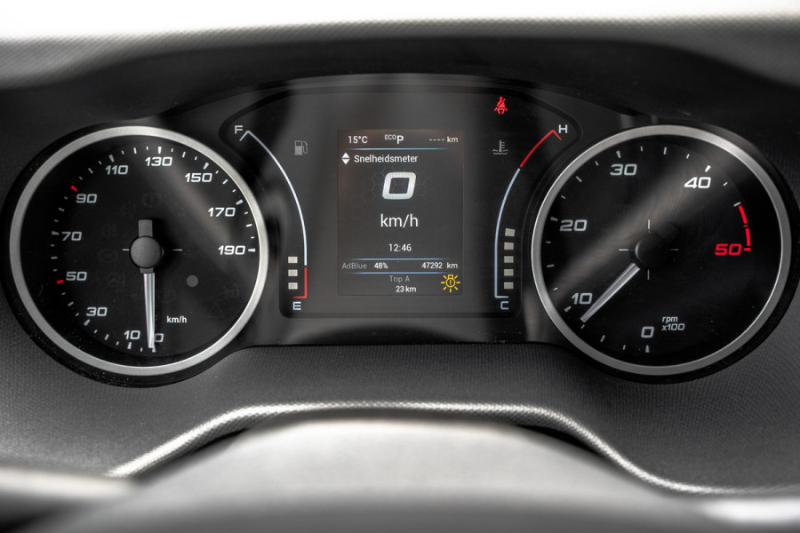 Iveco Daily 35S18 175 PK 3.0 Liter! | Automaat | 3.500 KG trekgewicht | Camera | Cruise | Airco | Trekhaak | 3-Zits