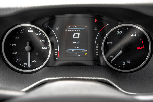 Iveco Daily 35S18 175 PK 3.0 Liter! | Automaat | 3.500 KG trekgewicht | Camera | Cruise | Airco | Trekhaak | 3-Zits
