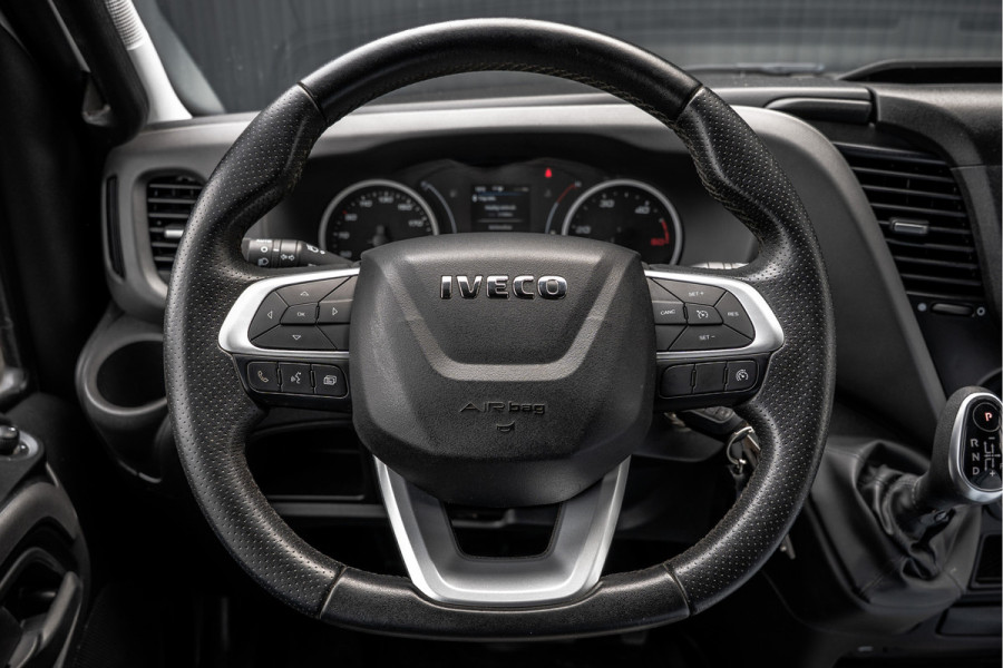 Iveco Daily 35S18 175 PK 3.0 Liter! | Automaat | 3.500 KG trekgewicht | Camera | Cruise | Airco | Trekhaak | 3-Zits