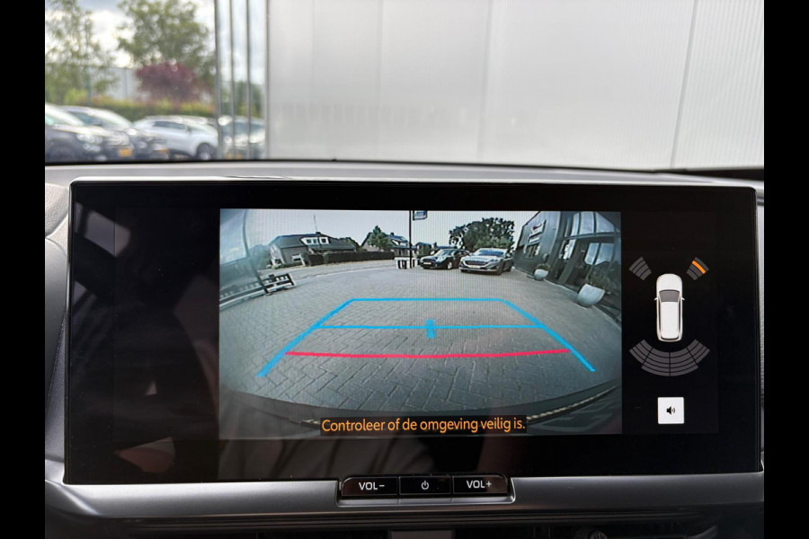 Toyota C-HR 1.8 Hybrid 140PK First Edition Bi-Tone/Winter-pack/Gr.-navigatie/Elektr.klep/Camera/Adapt.-cruise