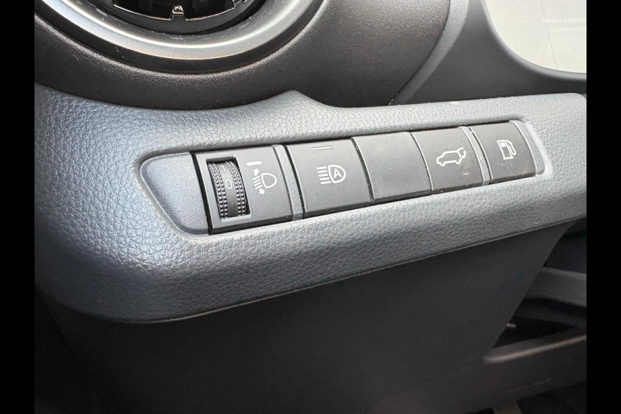 Toyota C-HR 1.8 Hybrid 140PK First Edition Bi-Tone/Winter-pack/Gr.-navigatie/Elektr.klep/Camera/Adapt.-cruise