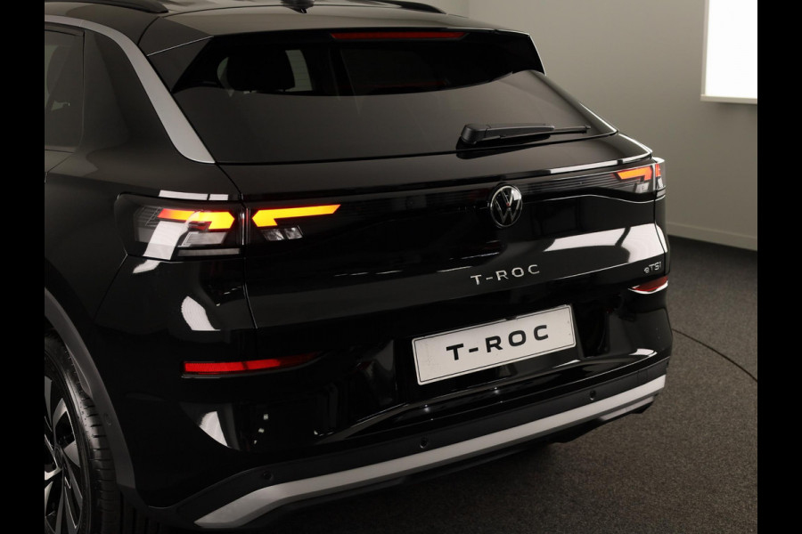 Volkswagen T-Roc Limited Edition 1.5 eTSI 85 kW / 116 PK SUV 7 vers Achteruitrijcamera | Stoelverwarming | Carplay