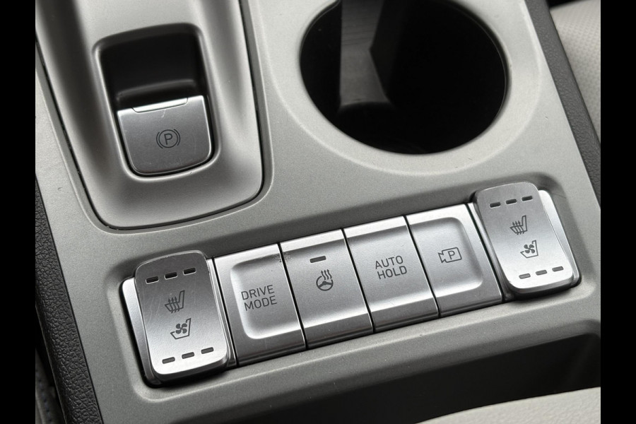 Hyundai Kona EV Limited 64 kWh | 49350 KM | Virtual Cockpit | Navigatiesysteem | Stoelverwarming
