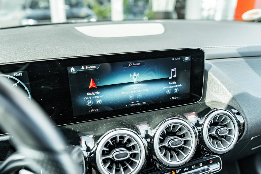 Mercedes-Benz EQA 250 AMG Line 67 kWh | Pano | Apple Carplay |