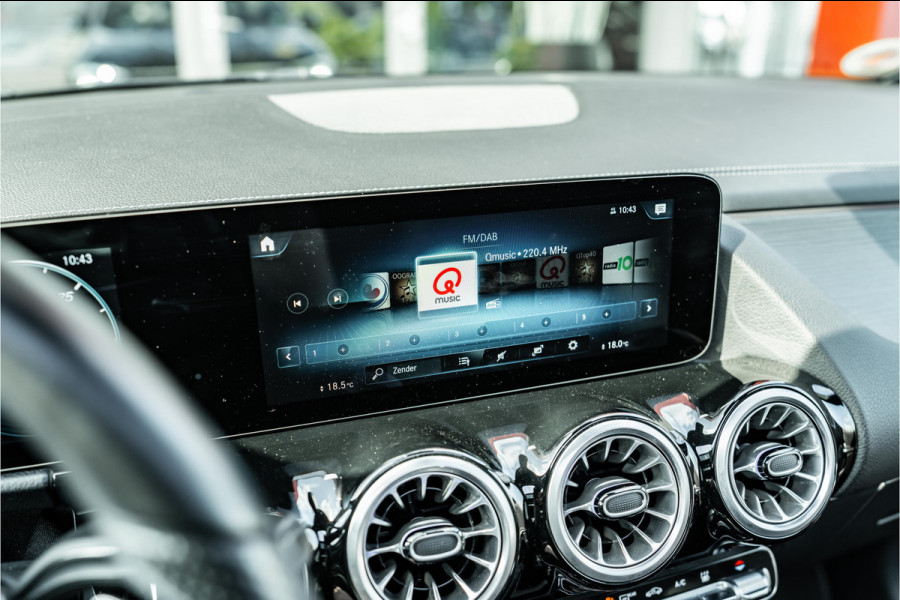 Mercedes-Benz EQA 250 AMG Line 67 kWh | Pano | Apple Carplay |