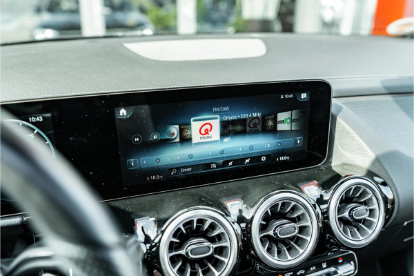 Mercedes-Benz EQA 250 AMG Line 67 kWh | Pano | Apple Carplay |