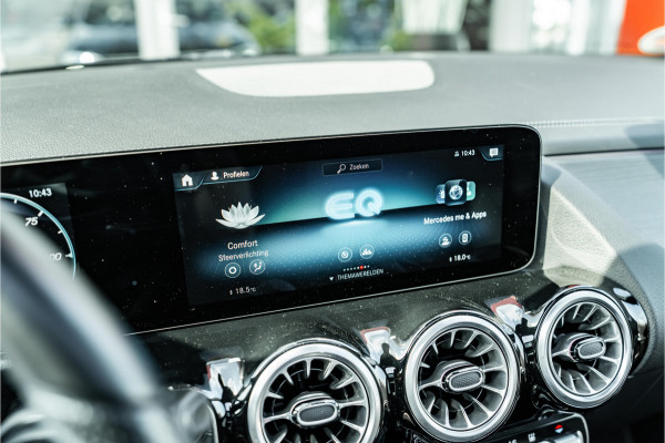 Mercedes-Benz EQA 250 AMG Line 67 kWh | Pano | Apple Carplay |