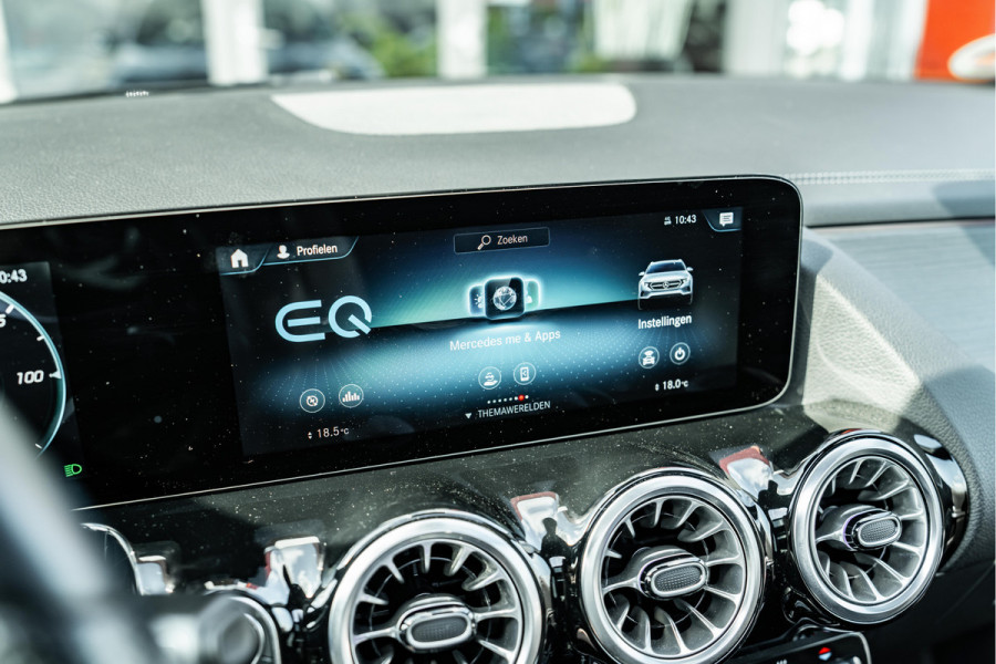 Mercedes-Benz EQA 250 AMG Line 67 kWh | Pano | Apple Carplay |