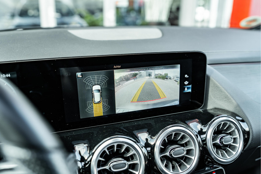 Mercedes-Benz EQA 250 AMG Line 67 kWh | Pano | Apple Carplay |