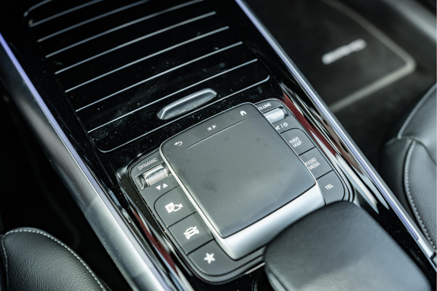 Mercedes-Benz EQA 250 AMG Line 67 kWh | Pano | Apple Carplay |