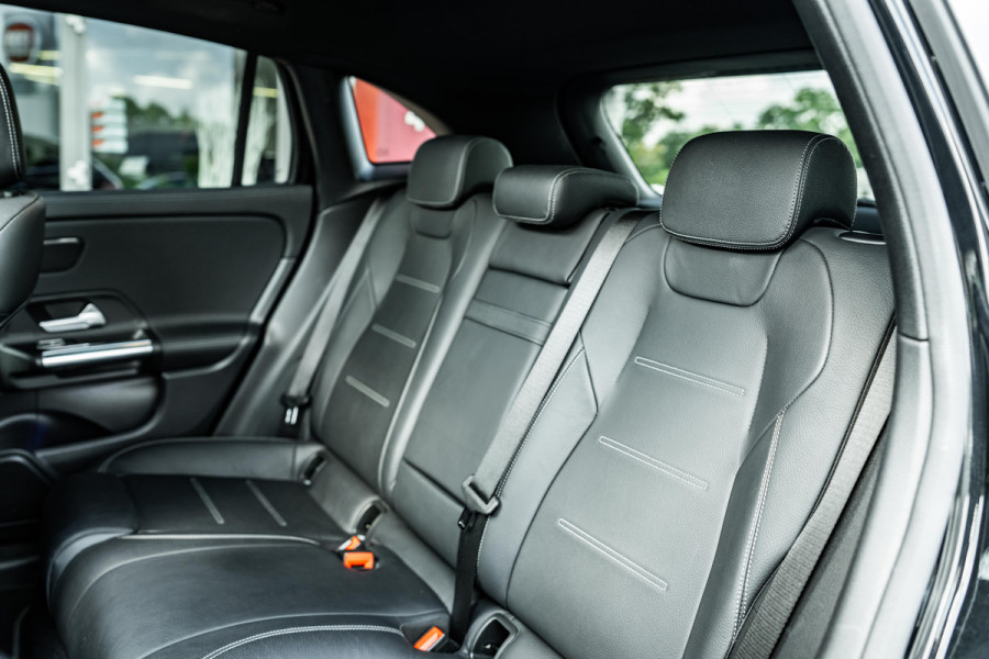 Mercedes-Benz EQA 250 AMG Line 67 kWh | Pano | Apple Carplay |