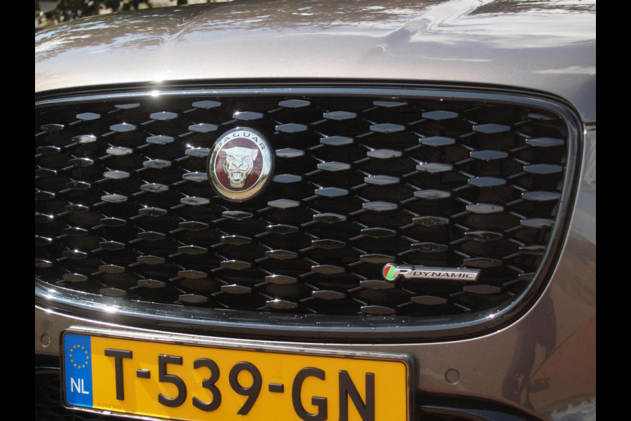 Jaguar F-Pace 2.0 P400e PHEV SE R-Dynamic | Panoramadak | Camera | Meridian | Leer | NL-Auto |