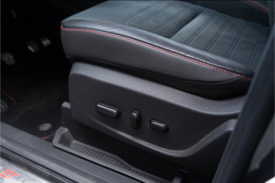 Ford Kuga 1.5 EcoBoost ST Line / Touch Navigatie/ Cruise Control/ Trekhaak/ 110kW (150PK)