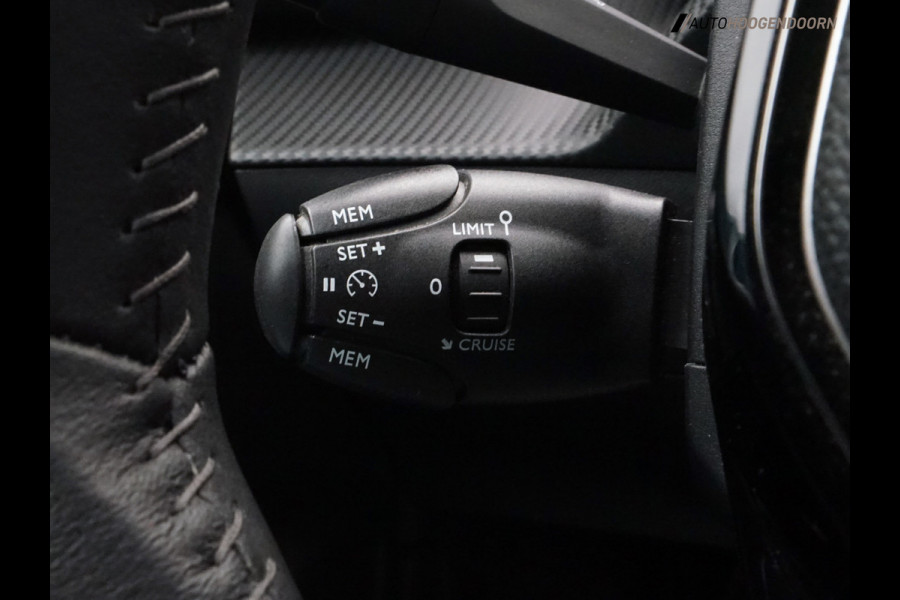 Peugeot 208 1.2 PureTech Allure Sport (APPLE CARPLAY,LED VERLICHTING,CAMERA,CLIMATE,CRUISE,3D-COCKPIT,LANE ASSIST,TOPCONDITIE)