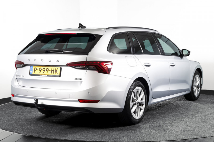 Škoda Octavia Combi 1.0 e-TSI 110 PK Sport Business - Automaat | Dig. Cockpit | Cruise | Stoelverw. | PDC | Camera | NAV + App. Connect | ECC | Afn. Trekhaak | LM 17" |