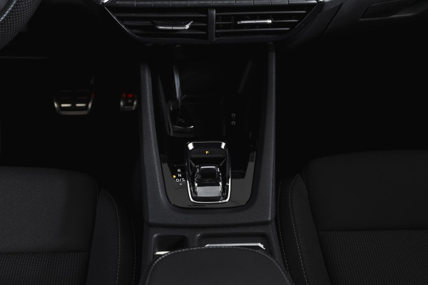 Škoda Octavia Combi 1.0 e-TSI 110 PK Sport Business - Automaat | Dig. Cockpit | Cruise | Stoelverw. | PDC | Camera | NAV + App. Connect | ECC | Afn. Trekhaak | LM 17" |