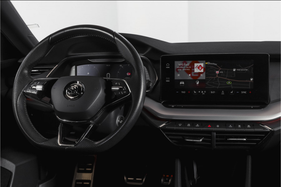 Škoda Octavia Combi 1.0 e-TSI 110 PK Sport Business - Automaat | Dig. Cockpit | Cruise | Stoelverw. | PDC | Camera | NAV + App. Connect | ECC | Afn. Trekhaak | LM 17" |