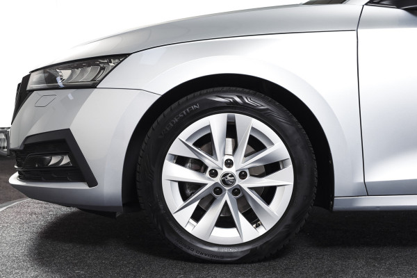 Škoda Octavia Combi 1.0 e-TSI 110 PK Sport Business - Automaat | Dig. Cockpit | Cruise | Stoelverw. | PDC | Camera | NAV + App. Connect | ECC | Afn. Trekhaak | LM 17" |