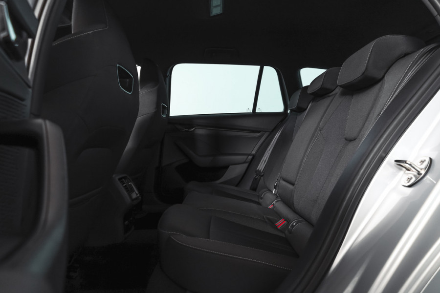 Škoda Octavia Combi 1.0 e-TSI 110 PK Sport Business - Automaat | Dig. Cockpit | Cruise | Stoelverw. | PDC | Camera | NAV + App. Connect | ECC | Afn. Trekhaak | LM 17" |