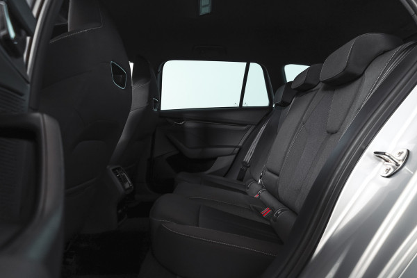 Škoda Octavia Combi 1.0 e-TSI 110 PK Sport Business - Automaat | Dig. Cockpit | Cruise | Stoelverw. | PDC | Camera | NAV + App. Connect | ECC | Afn. Trekhaak | LM 17" |
