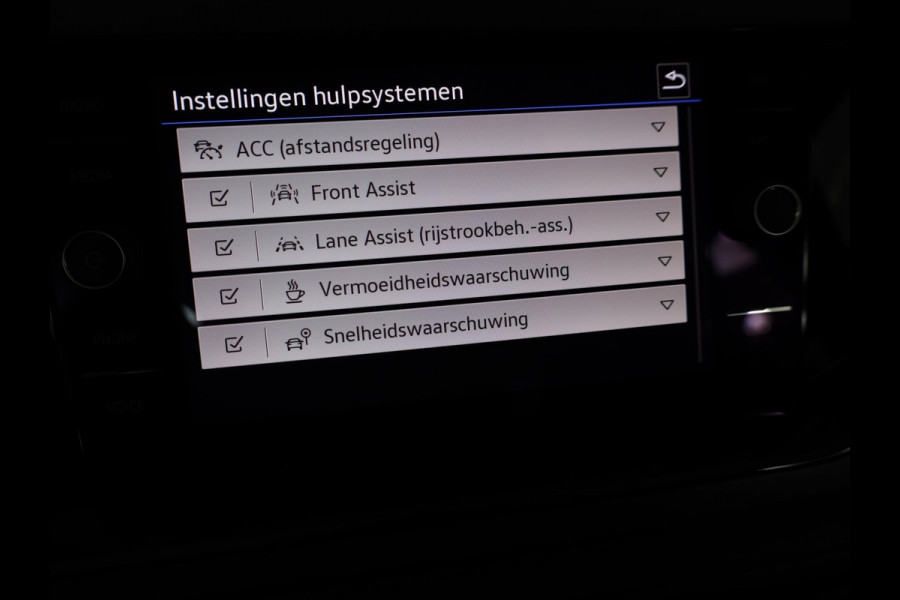 Volkswagen Polo 1.0 TSI R-Line 95 pk Automaat (DSG) | Verlengde garantie | Navigatie via App | Parkeersensoren | Achteruitrijcamera | Keyless | R-Line |