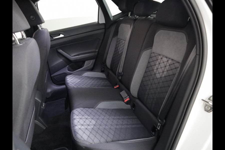 Volkswagen Polo 1.0 TSI R-Line 95 pk Automaat (DSG) | Verlengde garantie | Navigatie via App | Parkeersensoren | Achteruitrijcamera | Keyless | R-Line |