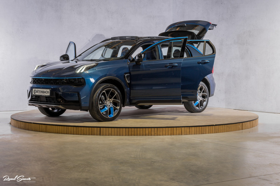 Lynk & Co 01 1.5 All-in geprijsd: inclusief onderhoud, 1 jaar BOVAG-garantie | Panorama dak | Adaptieve cruise | Blis | Memory |