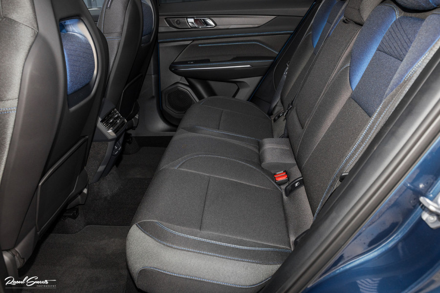 Lynk & Co 01 1.5 All-in geprijsd: inclusief onderhoud, 1 jaar BOVAG-garantie | Panorama dak | Adaptieve cruise | Blis | Memory |