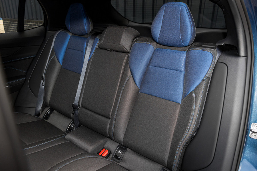 Lynk & Co 01 1.5 All-in geprijsd: inclusief onderhoud, 1 jaar BOVAG-garantie | Panorama dak | Adaptieve cruise | Blis | Memory |