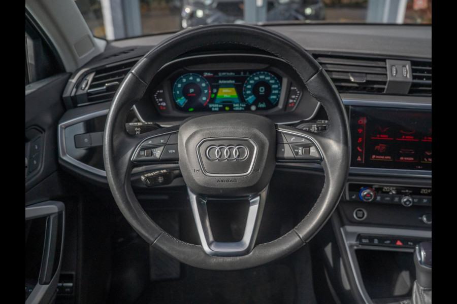 Audi Q3 45 TFSI e 245pk PHEV Business Edition / Trekhaak / Lederen bekleding / Navi