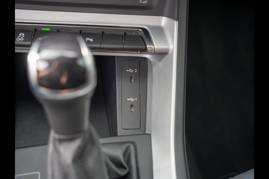 Audi Q3 45 TFSI e 245pk PHEV Business Edition / Trekhaak / Lederen bekleding / Navi