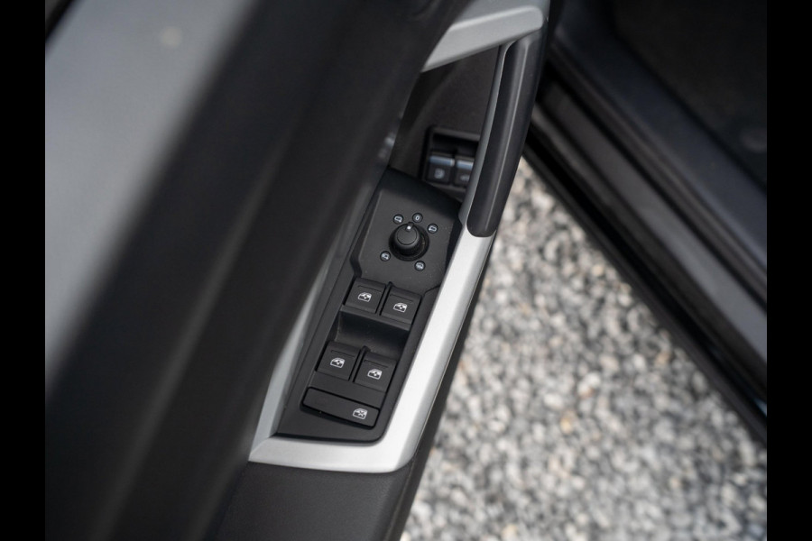Audi Q3 45 TFSI e 245pk PHEV Business Edition / Trekhaak / Lederen bekleding / Navi