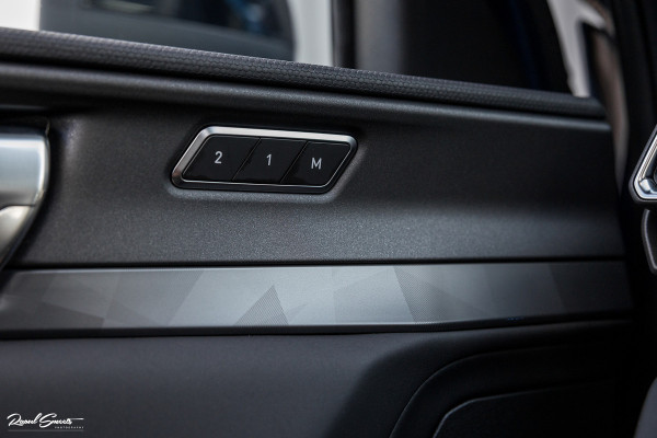 Lynk & Co 01 1.5 All-in geprijsd: inclusief onderhoud, 1 jaar BOVAG-garantie | Panorama dak | Adaptieve cruise | Blis | Memory |